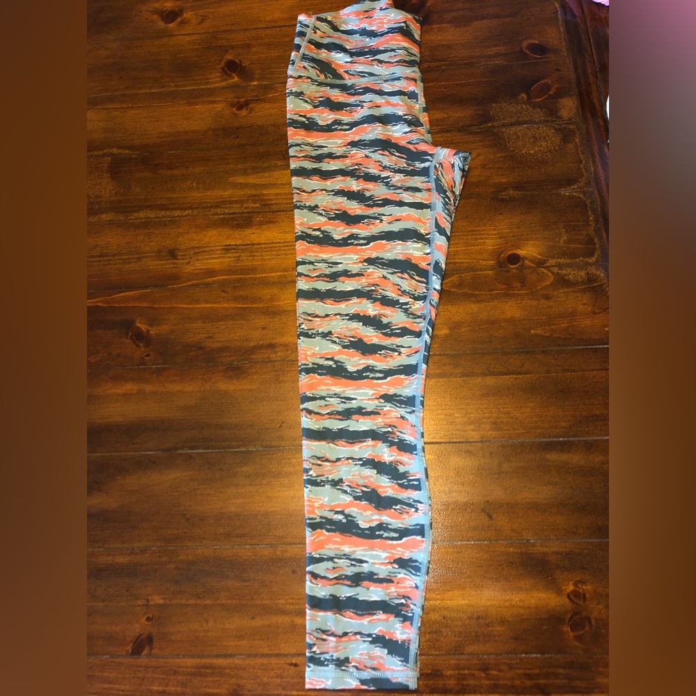 🔥NWT!🧡Fabletics Tiger Camo Set - Picture 3 of 6